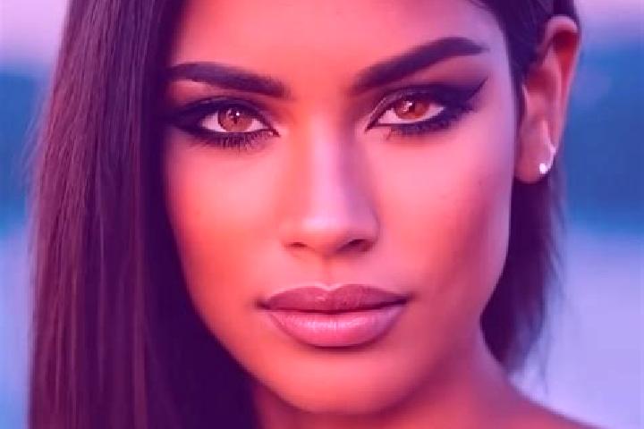 Emily, 34, a red green-eyed latina companion based in Lipolist. Offering Tantra, Overnight, Striptease. Available for incall and outcall, day and evening dates.