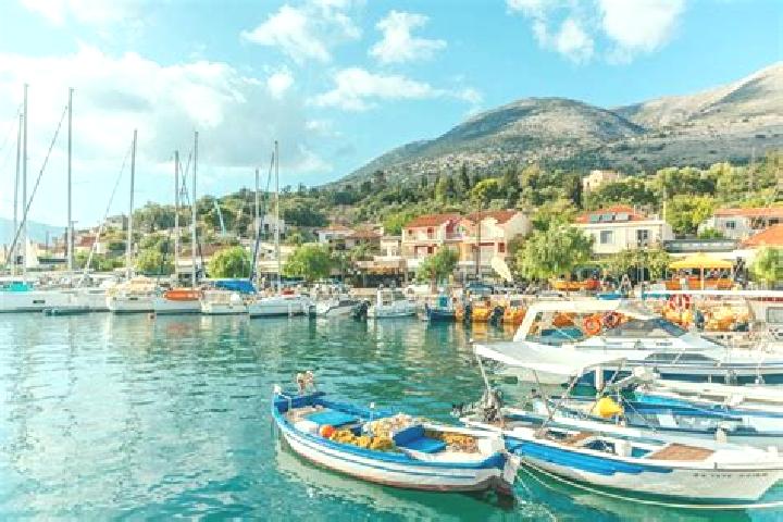 Emily, 34 — Escort in Agia Effimia, Greece