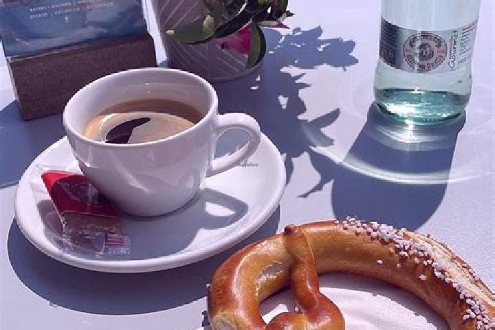 Emily, 34 — Escort in Gaienhofen, Germany
