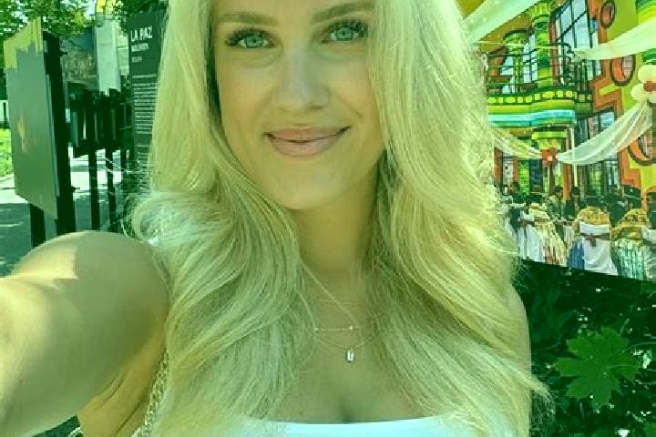 Emily, 34 — Escort in La Gacilly, France