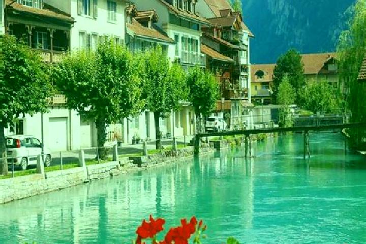 Emily, 34 — Escort in Langwiesen, Switzerland