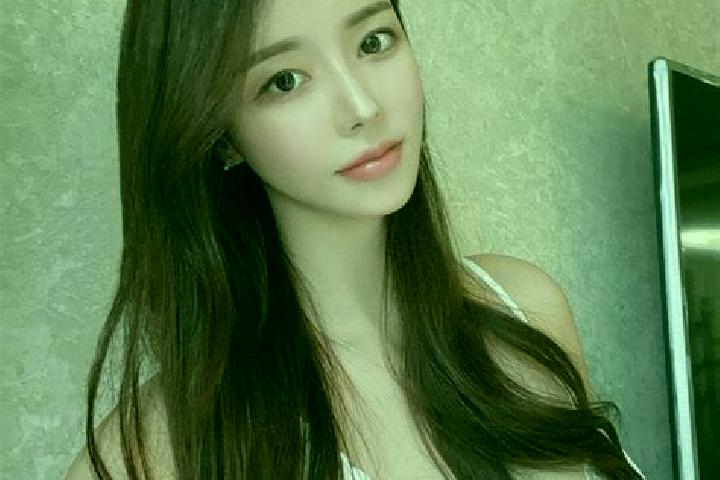 Emily, 34 — Escort in Manjiang, China