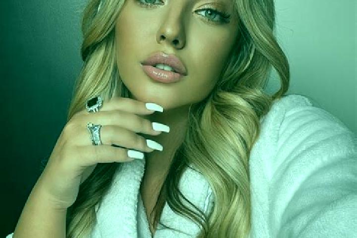 Emily, 34 — Escort in New Barnet, United Kingdom
