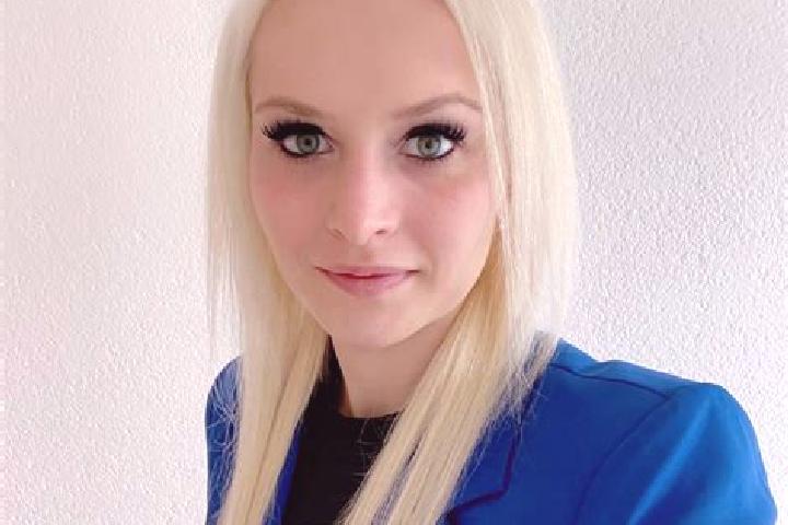 Emily, 34 — Escort in Schelklingen, Germany