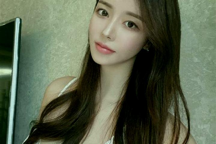 Emily, 34 — Escort in Songshugou, China
