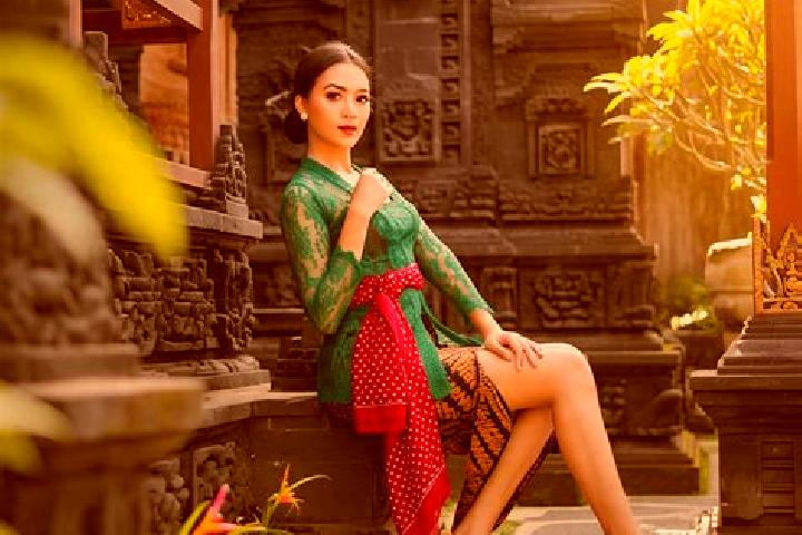 Emily, 34 — Escort in Sorendiweri, Indonesia