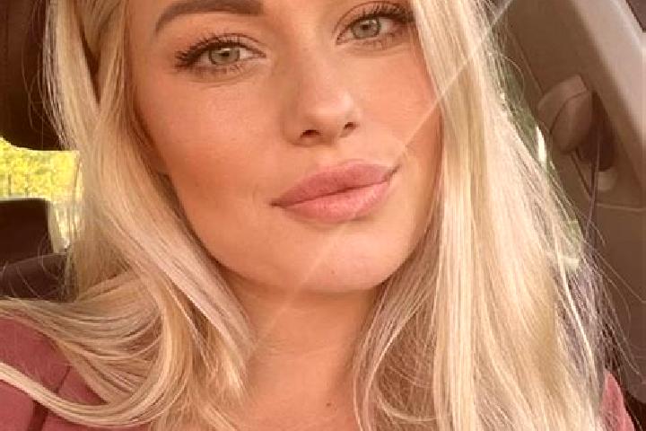 Emily, 35, a blonde hazel-eyed mixed companion based in Dillsboro. Offering Tantra, 69, Travel Companion, Erotic Massage. Available for incall and outcall, o...