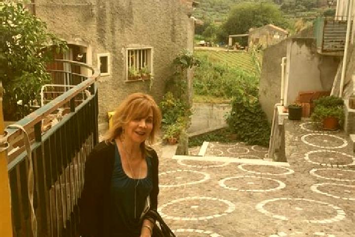 Emily, 35, a chestnut blue-eyed mediterranean companion based in San Filippo del Mela. Offering CIM, Deep French Kissing, Dinner Date, Tantra, GFE. Available...