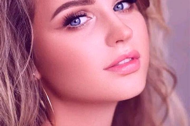 Emily, 35, a dark blonde blue-eyed ebony companion based in Parkhomivka. Offering 69, Roleplay, Tantra. Available for incall and outcall, day and evening dates.