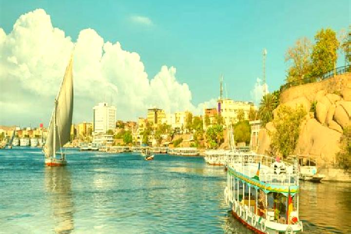 Emily, 35 — Escort in Awsim, Egypt