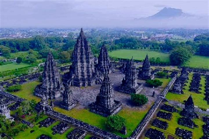 Emily, 35 — Escort in Candi Prambanan, Indonesia