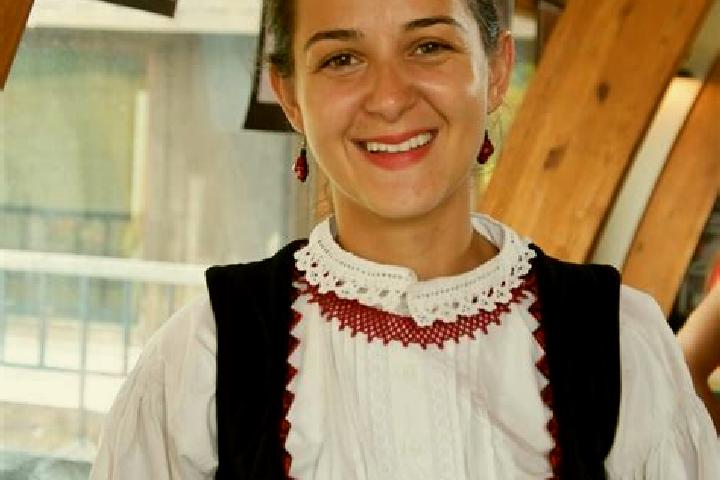 Emily, 35 — Escort in Eliseni, Romania