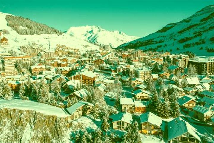 Emily, 35 — Escort in Les Deux Alpes, France