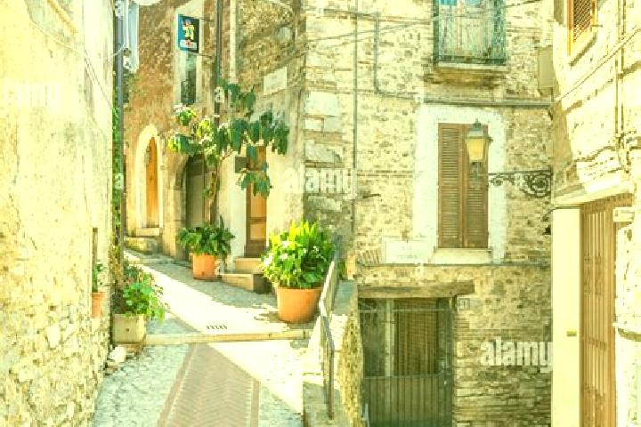 Emily, 35 — Escort in Poggio Moiano, Italy