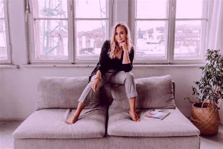 Emily, 35 — Escort in Przymorze Male, Poland