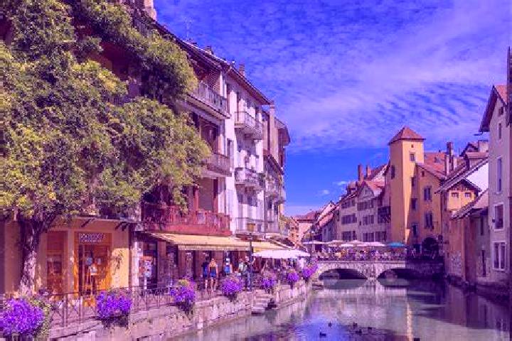 Emily, 35 — Escort in Rebrechien, France