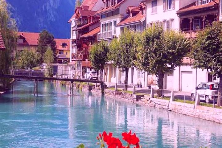 Emily, 35 — Escort in Rochefort, Switzerland