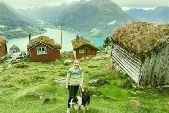 Emily, 35 — Escort in Roverud, Norway