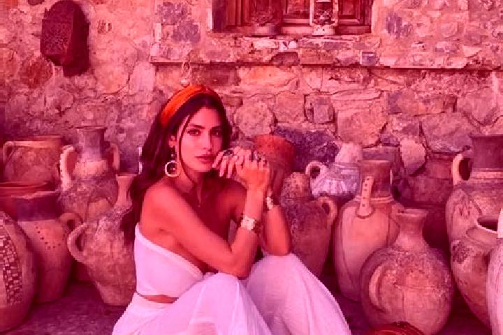 Emily, 35 — Escort in Tamorot, Morocco