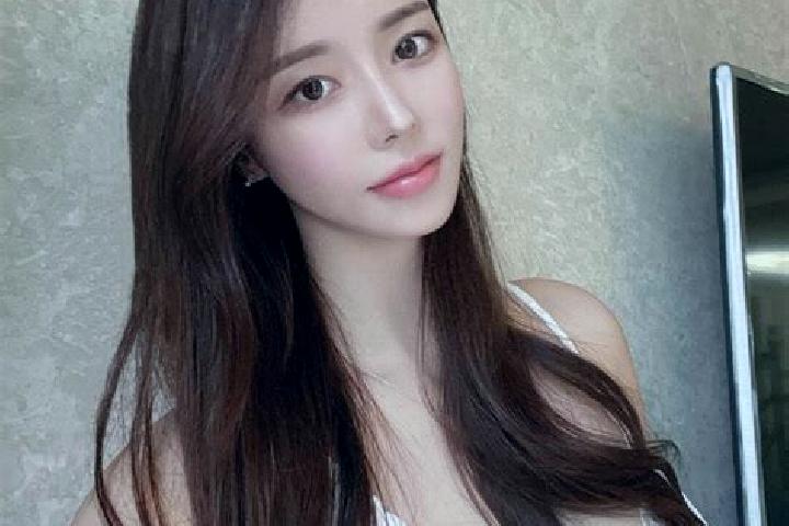 Emily, 35 — Escort in Xianyuan, China