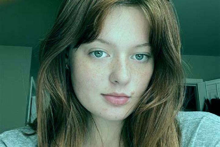 Emily, 36, a auburn green-eyed mixed companion based in So Kwun Wat Tsuen. Offering Tantra, Travel Companion, GFE, Deep French Kissing. Available for incall ...