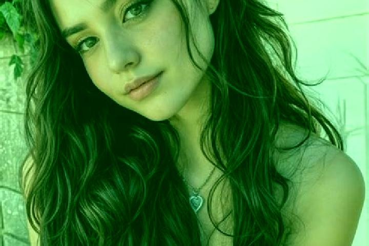 Emily, 36, a brunette hazel-eyed middle eastern companion based in Satchinez. Offering 69, Domination, GFE. Available for incall and outcall, day and evening...