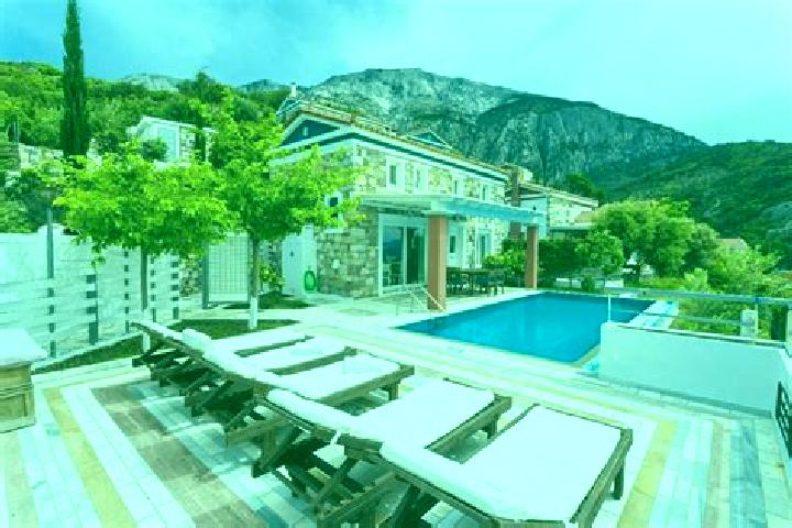 Emily, 36 — Escort in Eleonas, Greece