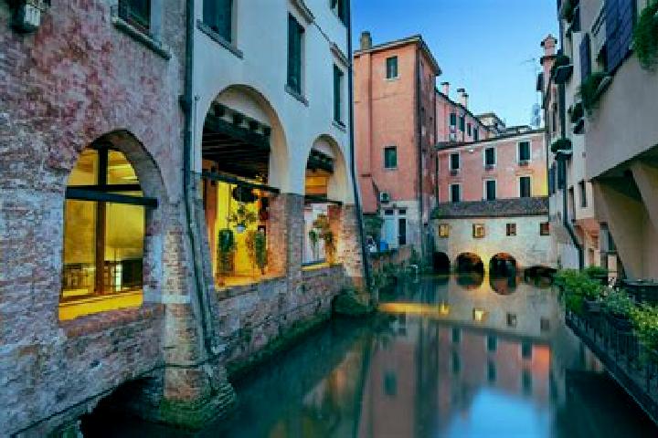 Emily, 36 — Escort in Oderzo, Italy