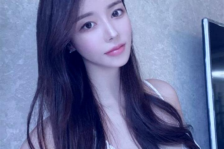 Emily, 36 — Escort in Zhengcun, China
