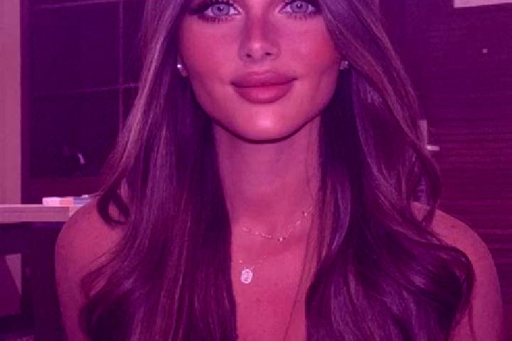 Emily, 37, a brunette dark-eyed latina companion based in Vega Alta. Offering Striptease, Party Girl, Girlfriend Experience, Erotic Massage, Deep French Kiss...