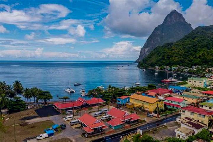 Emily, 37 — Escort in Ciceron, Saint Lucia