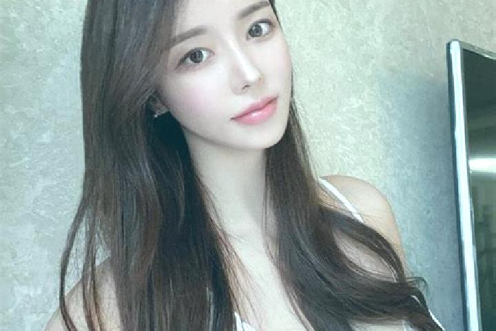 Emily, 37 — Escort in Jiangdulu, China