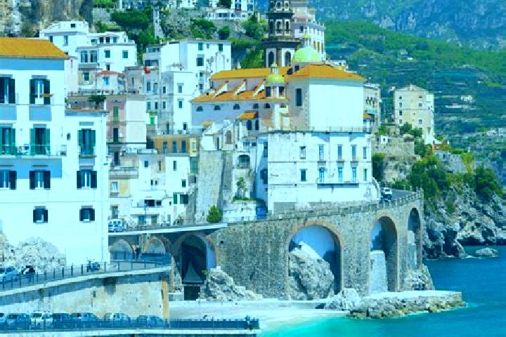 Emily, 37 — Escort in Novello, Italy