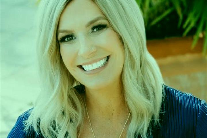 Emily, 37 — Escort in Pine Island Center, United States