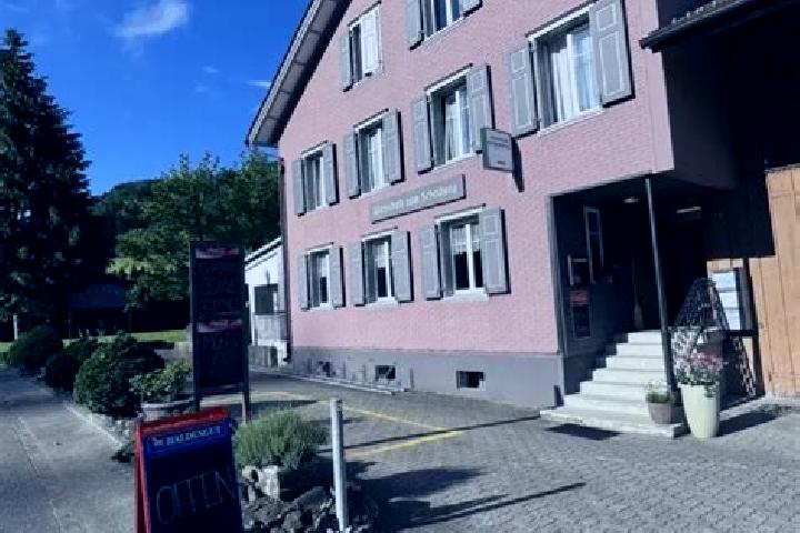 Emily, 37 — Escort in Seuzach Dorf / Hochgruet-Scheidweg, Switzerland