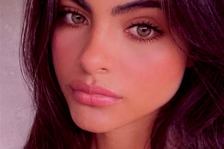 Emily, 38, a auburn dark-eyed indian companion based in Castellero. Offering Roleplay, Couples. Available for incall and outcall, day and evening dates.