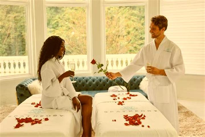 Emily, 38, a chestnut blue-eyed caribbean companion based in Dallas. Offering Couples, Girlfriend Experience, Massage, Party Girl, BDSM. Available for incall...