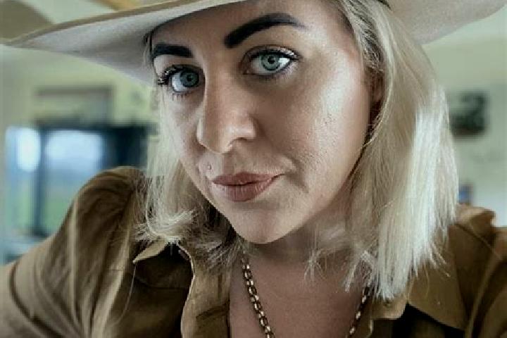 Emily, 38 — Escort in Anmatjere, Australia