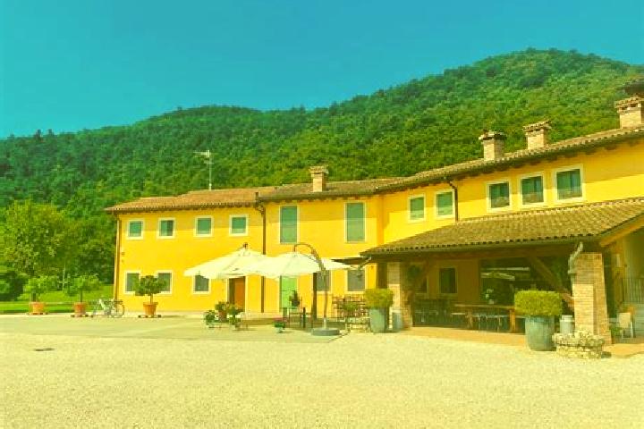 Emily, 38 — Escort in Cascina Valle-Stazione di Carimate, Italy