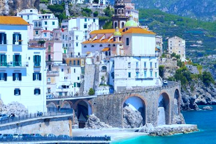 Emily, 38 — Escort in Chef-Lieu, Italy