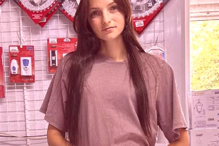 Emily, 38 — Escort in Orativ, Ukraine