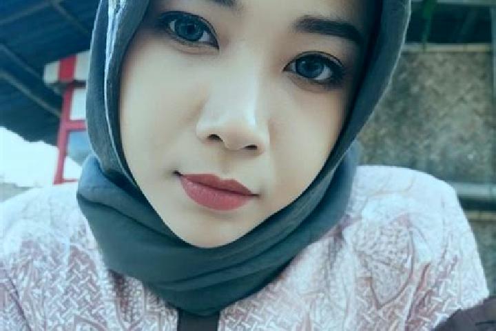 Emily, 38 — Escort in Slahung, Indonesia