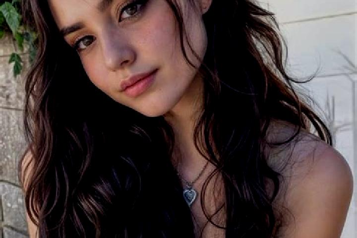 Emily, 39, a auburn amber-eyed middle eastern companion based in Cherdyn . Offering Massage, Overnight, GFE, Girlfriend Experience, Dinner Date. Available fo...