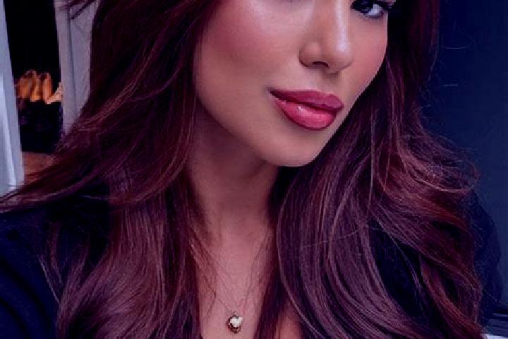 Emily, 39, a chestnut dark-eyed latina companion based in Ardani. Offering OWO, Couples. Available for incall and outcall, day and evening dates.