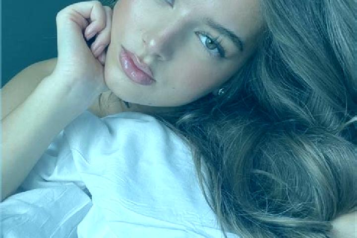 Emily, 39, a chestnut hazel-eyed caucasian companion based in Mina. Offering Deep French Kissing, Travel Companion, Dinner Date. Available for incall and out...
