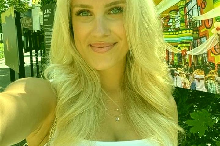 Emily, 39 — Escort in La Gacilly, France
