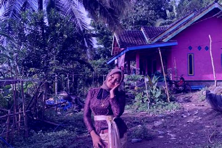 Emily, 39 — Escort in Mandar, Indonesia