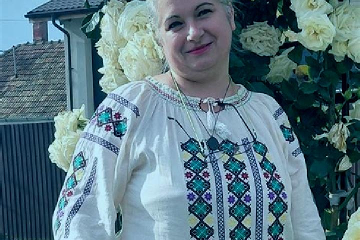 Emily, 39 — Escort in Pietreni, Romania