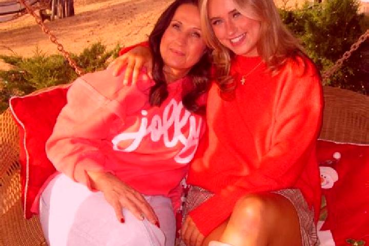 Emily, 39 — Escort in Verdunville, United States