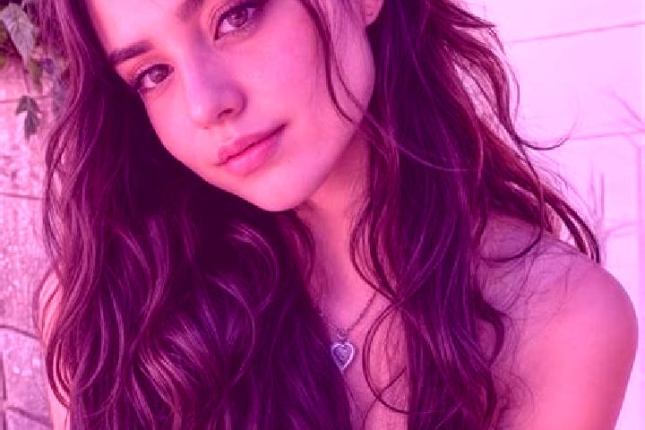Emma, 20, a auburn amber-eyed european companion based in Financial District. Offering Deep French Kissing, Domination, Couples, Striptease, A-Level. Availab...